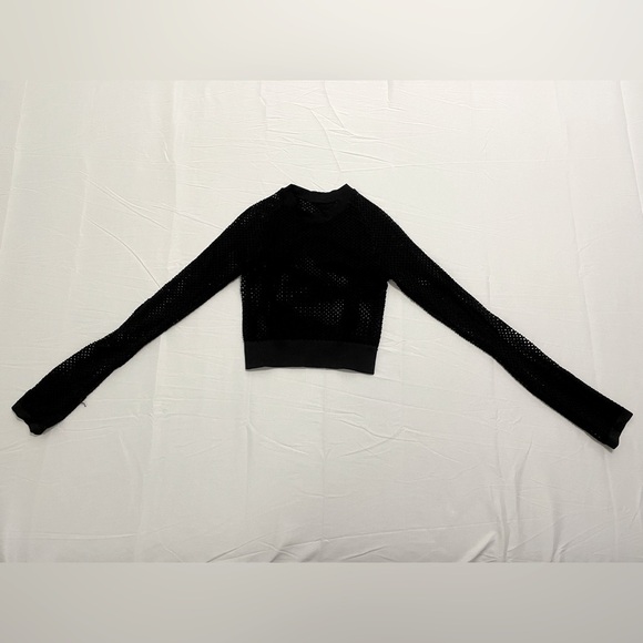 Carbon38 fitted fishnet mesh crop top - Picture 3 of 9